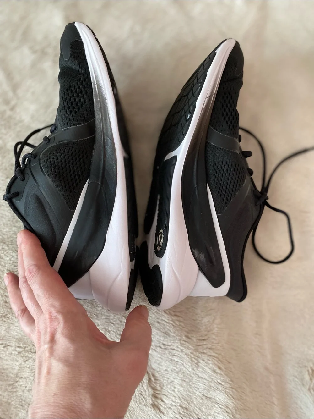 Lululemon Athletica women’s Blissfeel black running sneakers